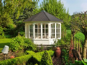 Holz-Pavillon elegance bei Aigner-Gartenkult